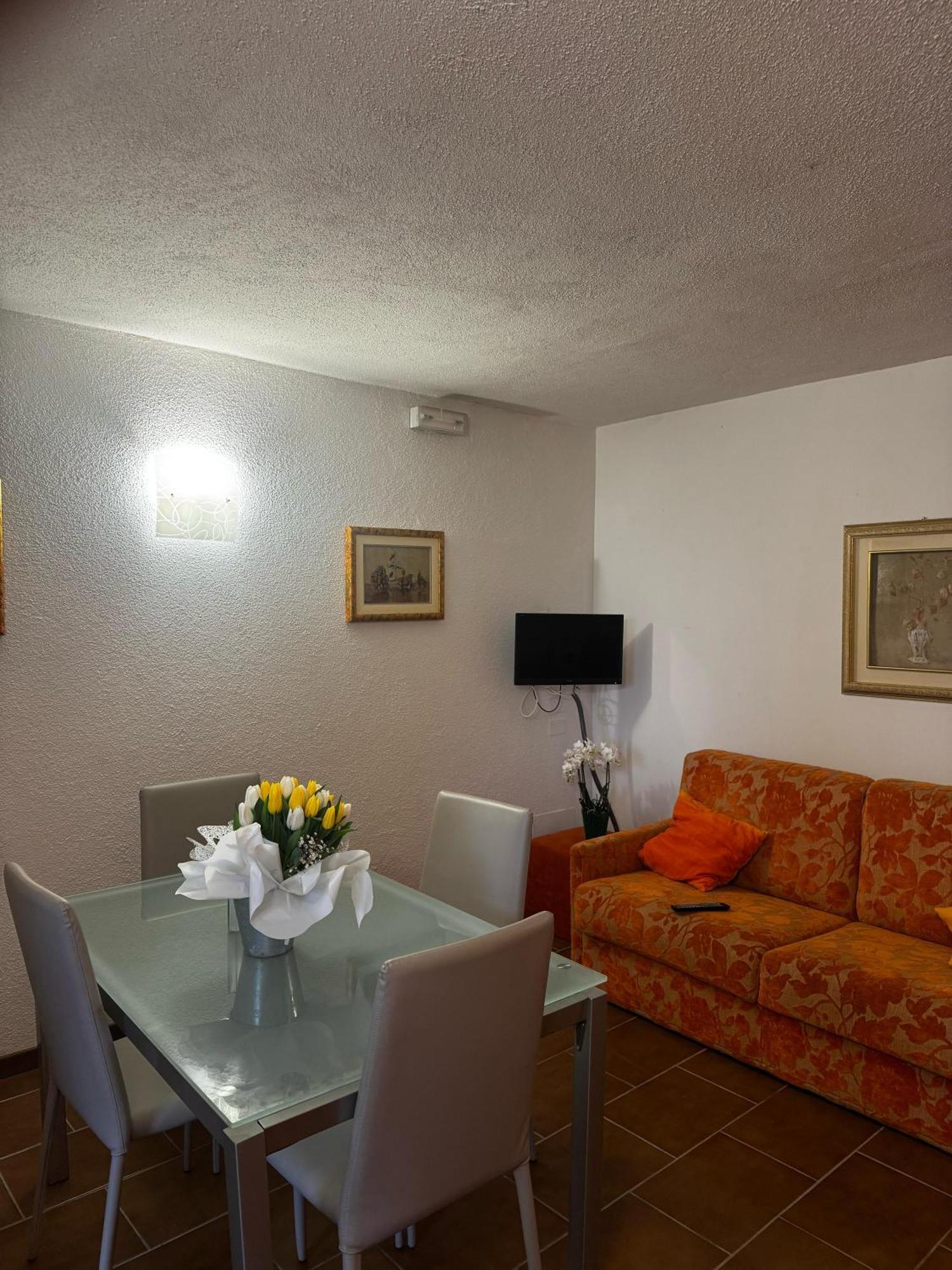 Wonderful Lake View Apartments With Pool With Breakfast Gardasee トッリ・デル・ベーナコ エクステリア 写真