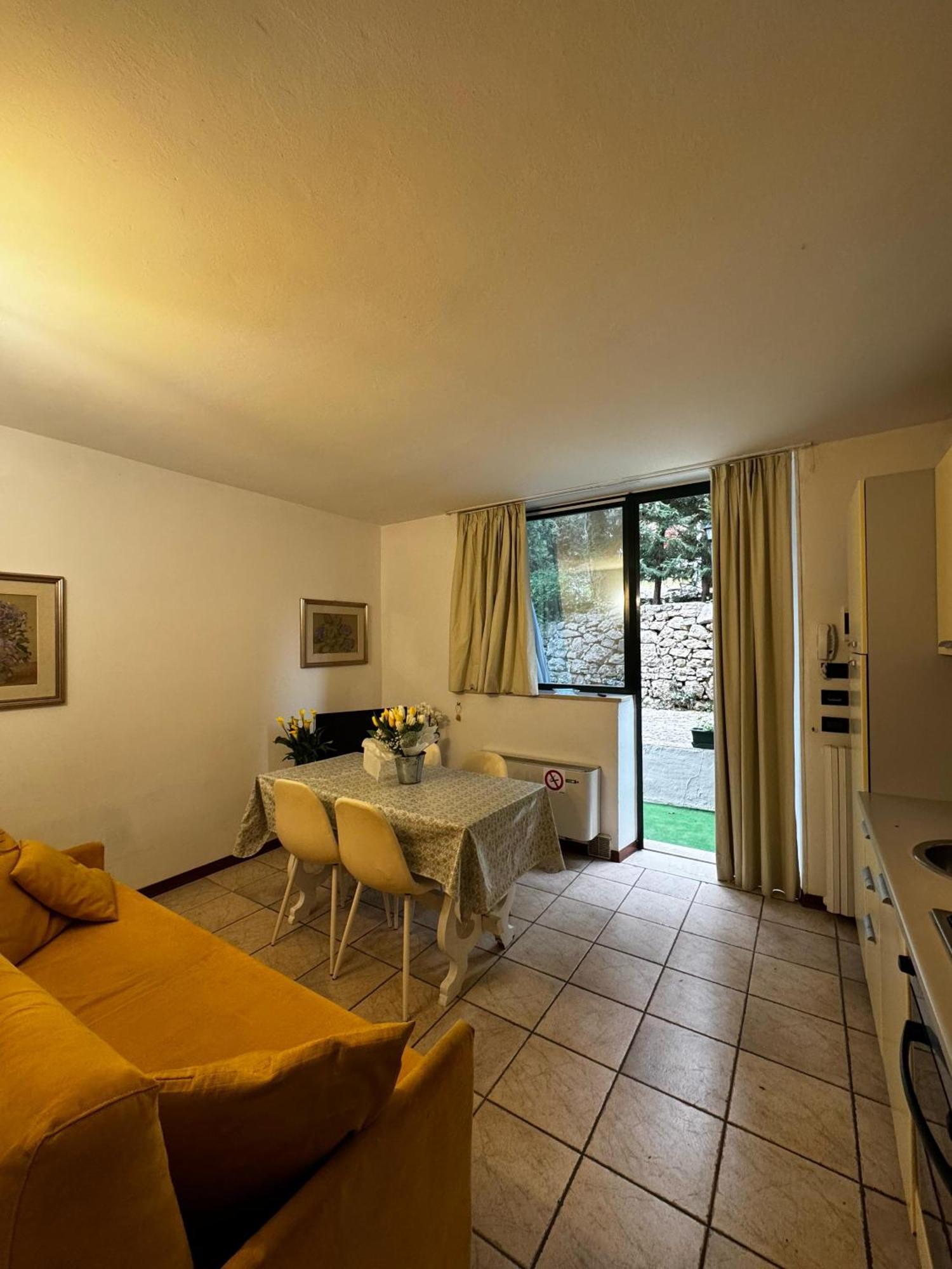Wonderful Lake View Apartments With Pool With Breakfast Gardasee トッリ・デル・ベーナコ エクステリア 写真