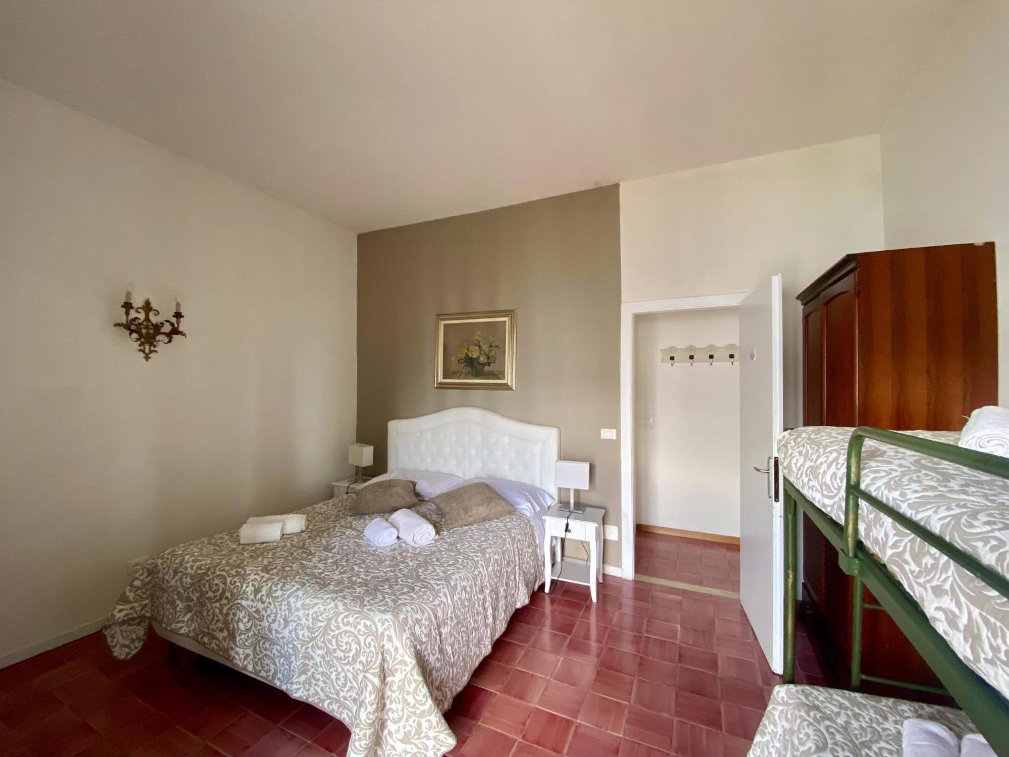 Wonderful Lake View Apartments With Pool With Breakfast Gardasee トッリ・デル・ベーナコ エクステリア 写真