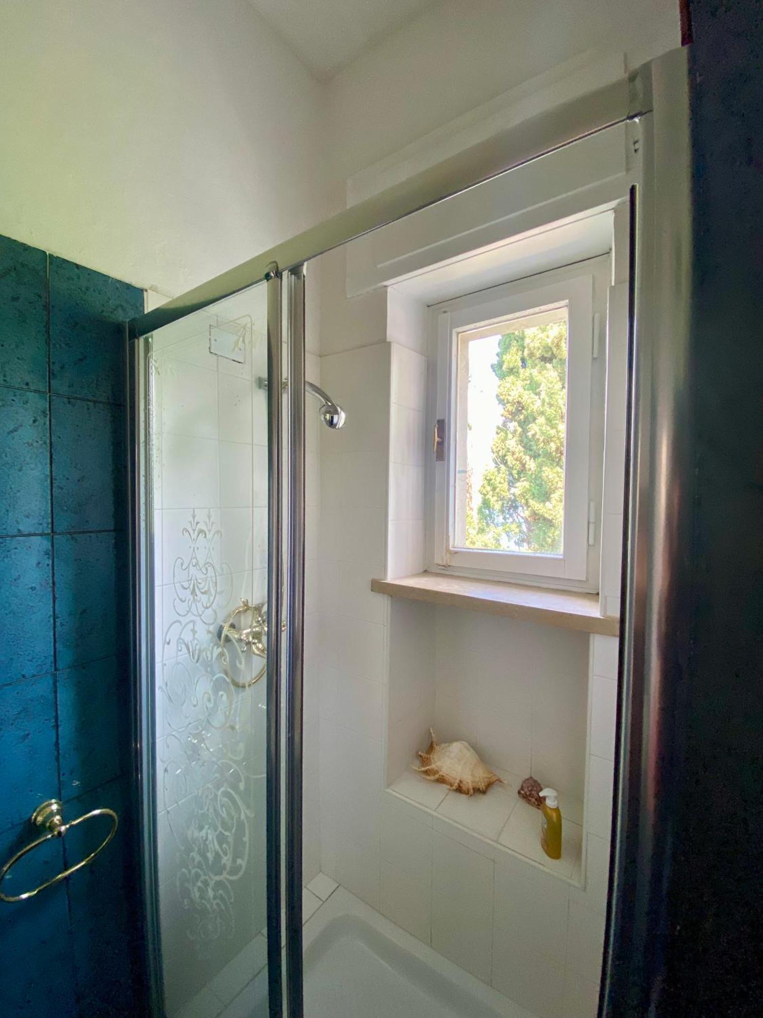 Wonderful Lake View Apartments With Pool With Breakfast Gardasee トッリ・デル・ベーナコ エクステリア 写真