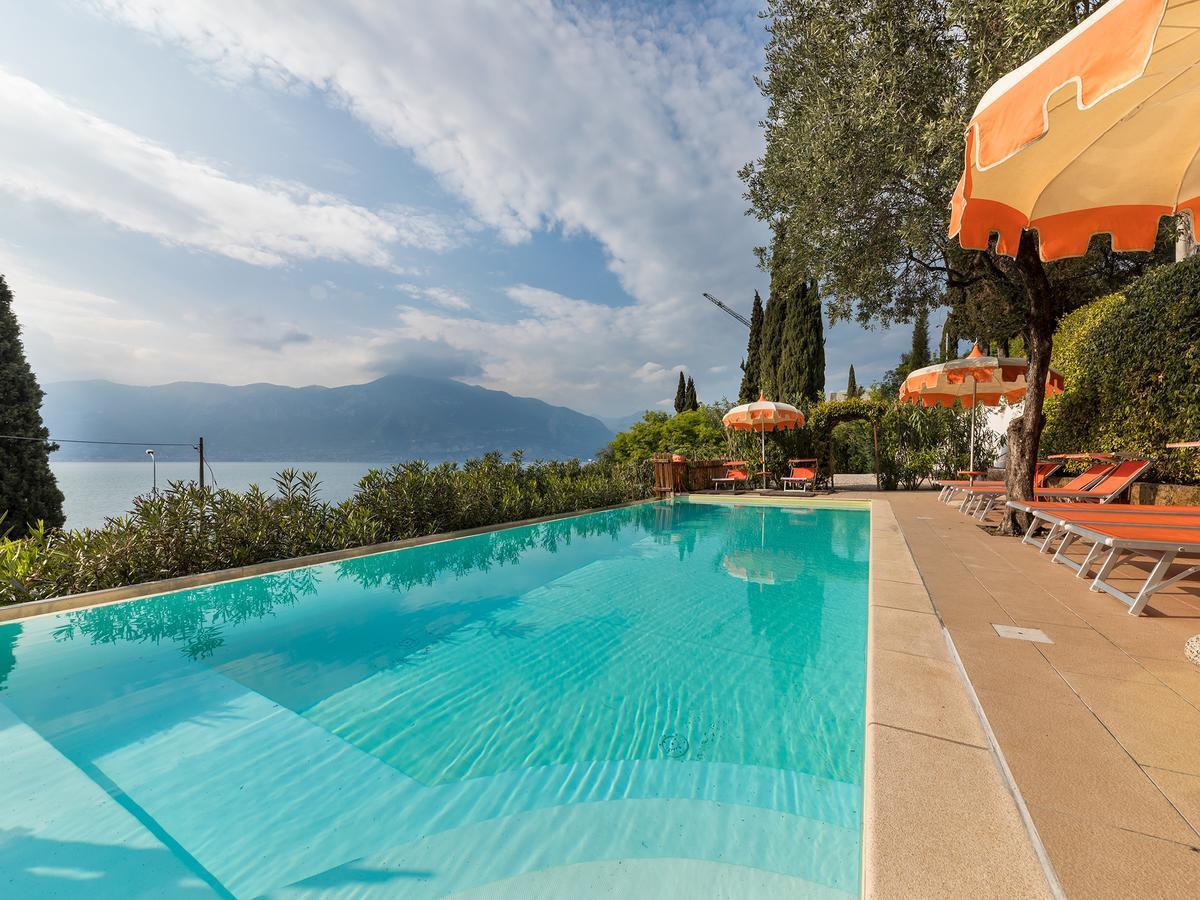 Wonderful Lake View Apartments With Pool With Breakfast Gardasee トッリ・デル・ベーナコ エクステリア 写真